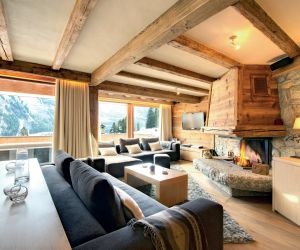 A chalet facing the Mont Blanc