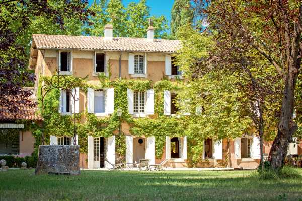 An 18th-century Provence Mansion