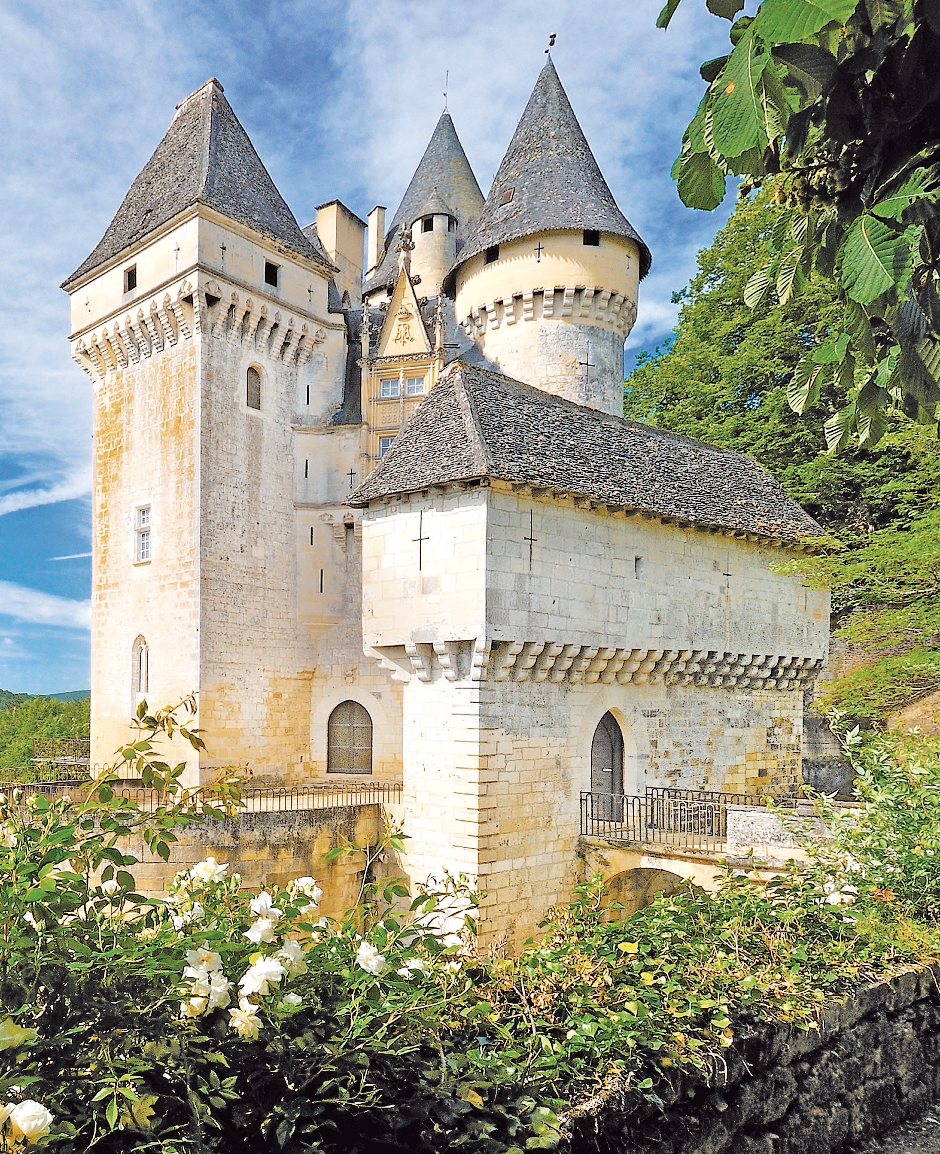 The discrete luxury of a 15th century castle