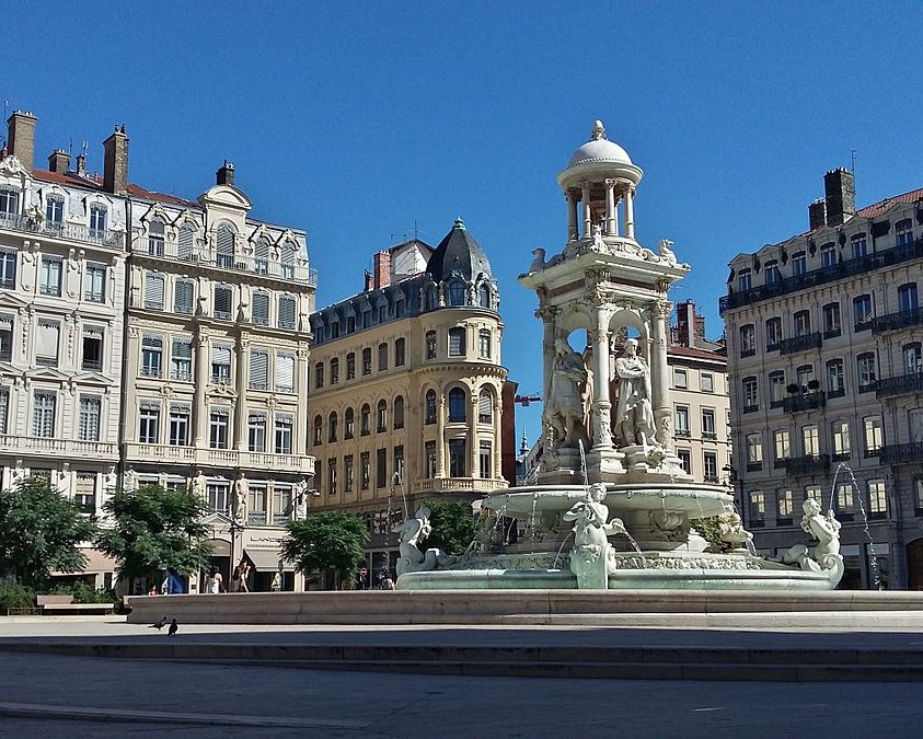 Place des Terreaux: Lyon City Center Lively Square